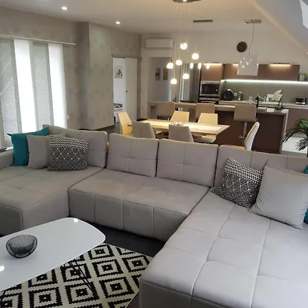 Evelin Penthouse Apartman Apartman *
