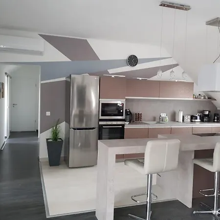 Evelin Penthouse Apartman Balatonlelle
